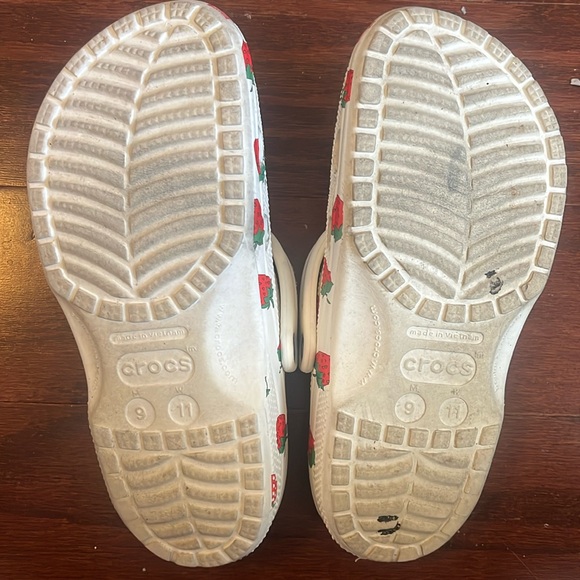Women's Size 11 CROCS Vacay Vibes Strawberry Slip-On Clog Comfort Shoes Men's 9  - Picture 3 of 4